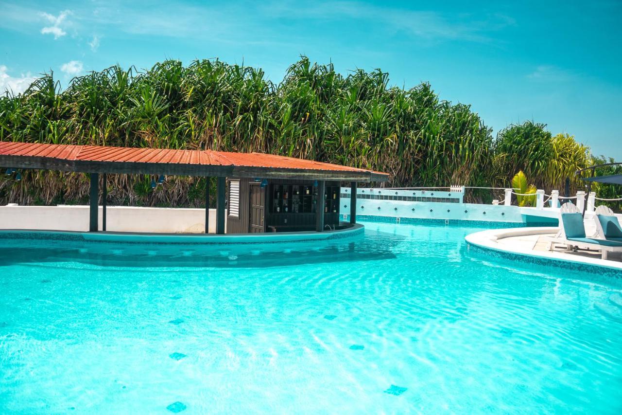 Best Western Grand Baymen Gardens San Pedro  Bagian luar foto
