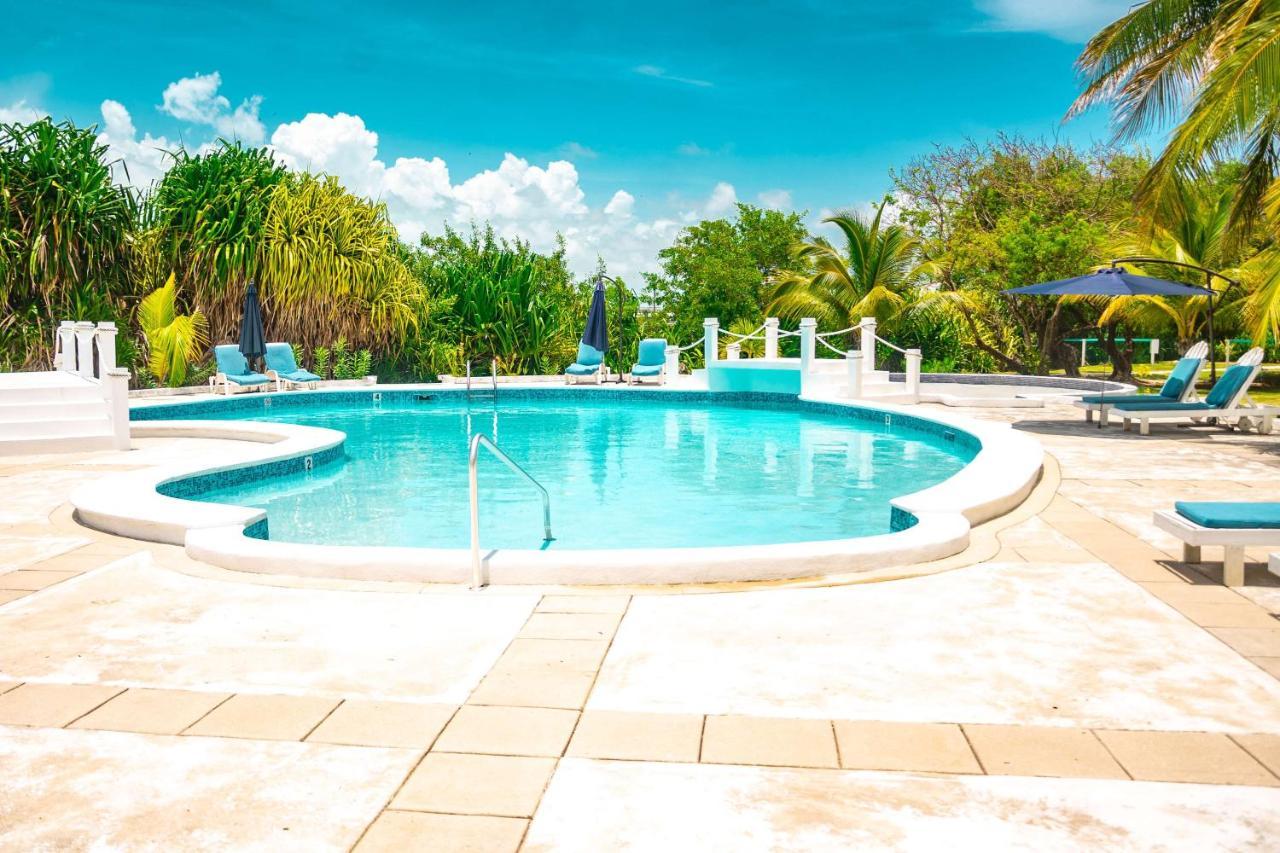 Best Western Grand Baymen Gardens San Pedro  Bagian luar foto