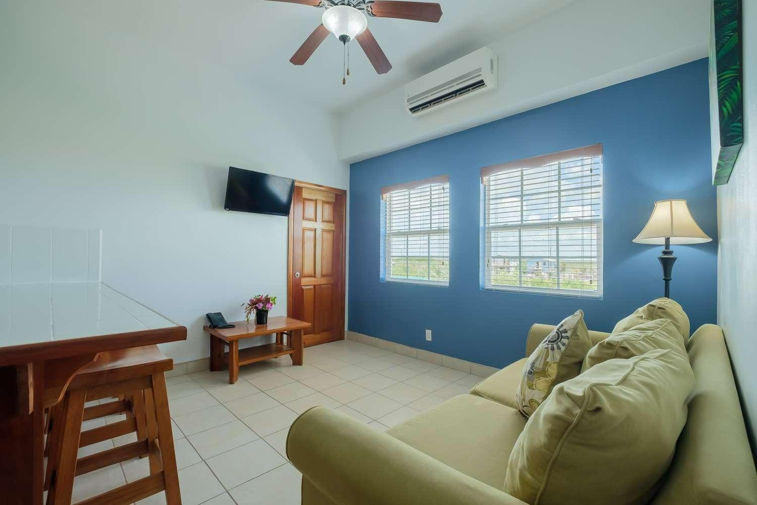 Best Western Grand Baymen Gardens San Pedro  Bagian luar foto